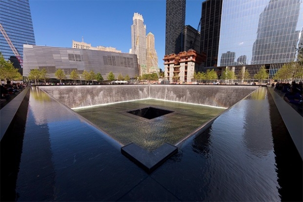 В данный момент на месте разрушенных башен находится Национальный мемориал и музей 11 сентября.