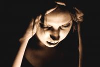 Мигрень характеризуется многими симптомами.