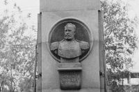 Памятник изобретателю трехлинейной винтовки Сергею Мосину.