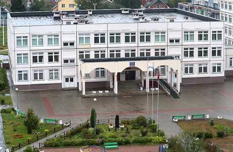 Здание школы №1 в Ивантеевке, где ученик 9 класса открыл стрельбу.