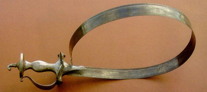 Необычное и малоизвестное оружие древности (23 фото)