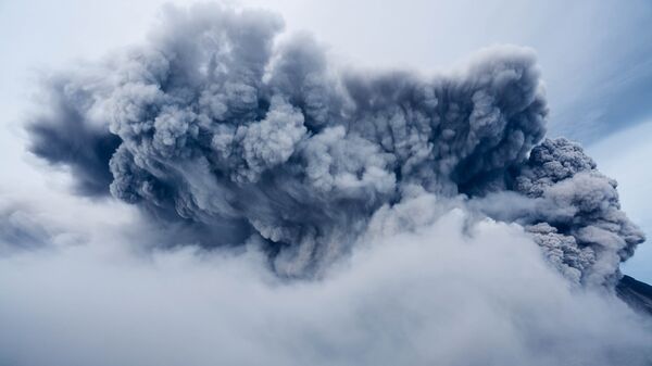 Облако пепла от вулкана