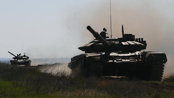 Танки Т-90 во время учений 20 отдельной мотострелковой бригады 8 общевойсковой армии в Волгоградской области