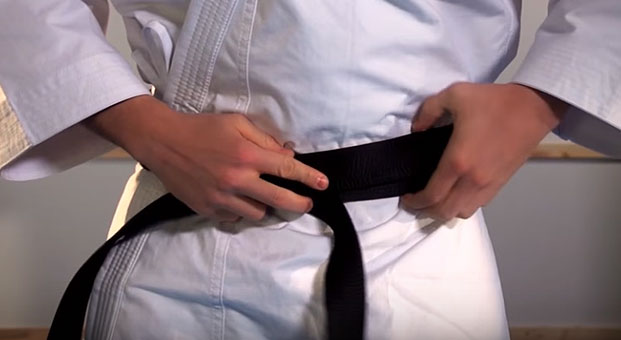 how_to_tie_karate_belt_step_4