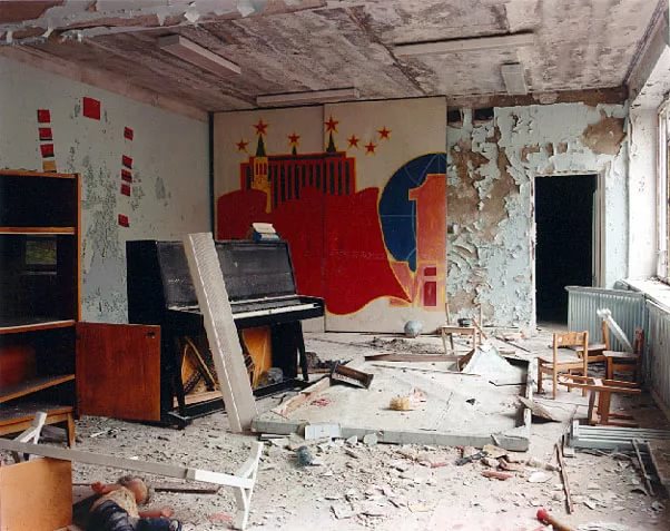 Дом в Чернобыле бросившего людьми фото