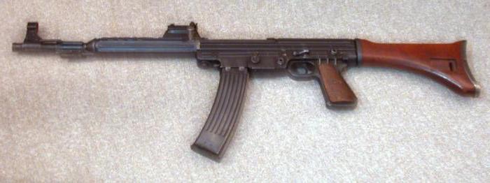 немецкая штурмовая винтовка stg 44 и автомат калашникова 
