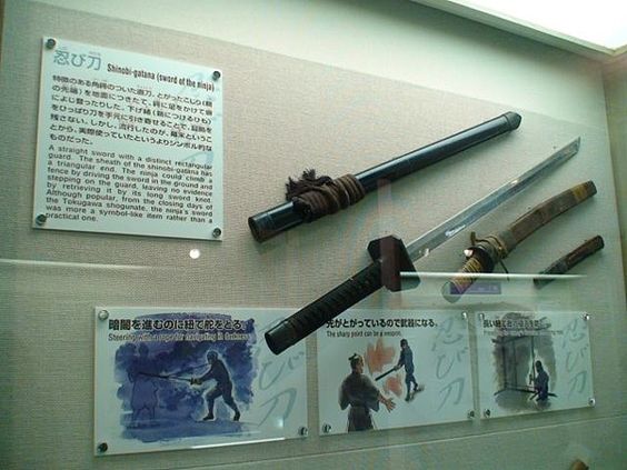В музее ниндзя оружие синоби.