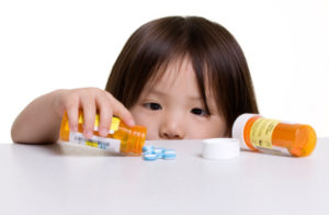 Таблетки могут быть опасны для ребёнка