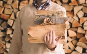 Как безопасно колоть дрова без топора?