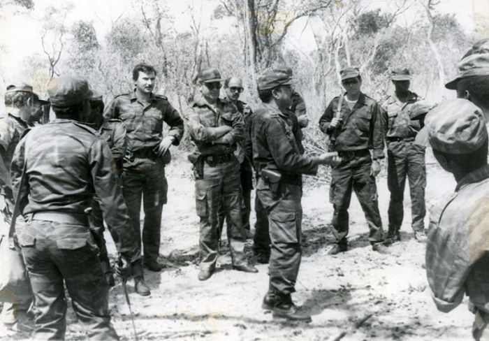 Бойцы спецназа ГРУ во время командировки в одну из африканских стран, 1980-е годы