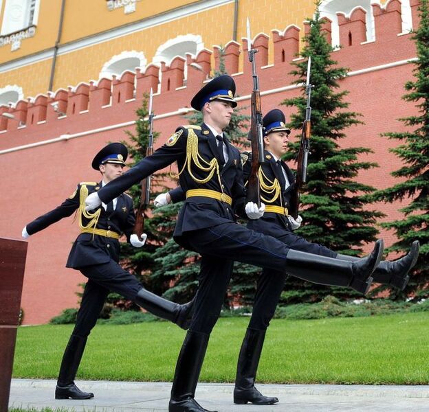 Солдаты президентского полка вооруженные СКС