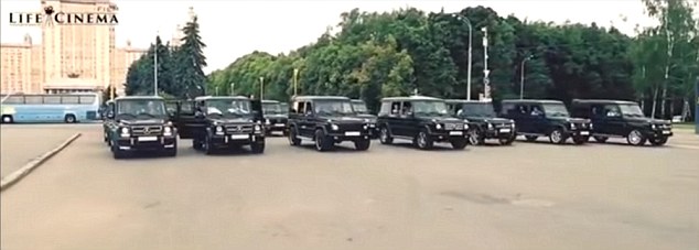 Shocking: footage of the ostentatious procession of black Gelandewagens in Moscow was posted in videos