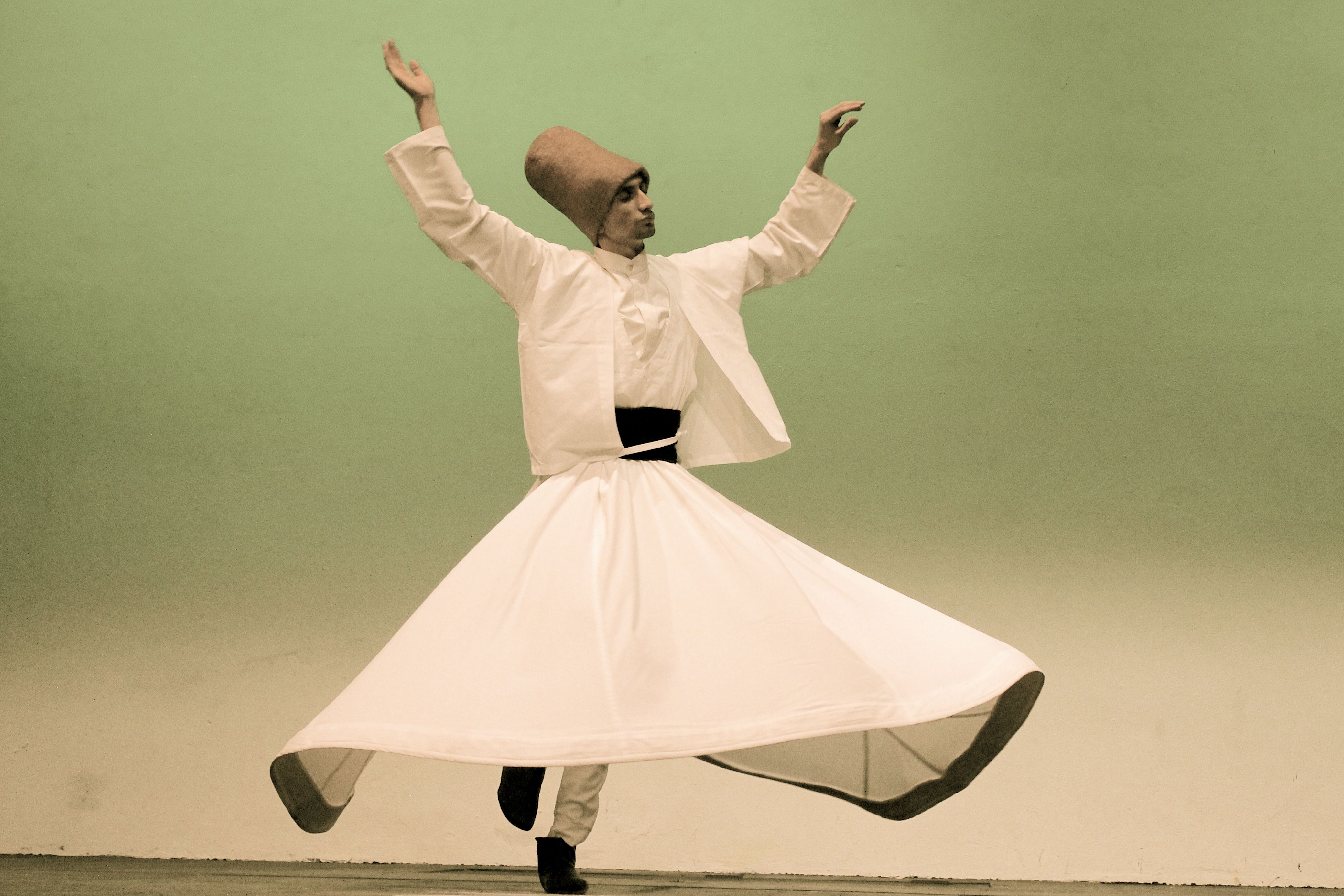 Танец суфийских дервишей