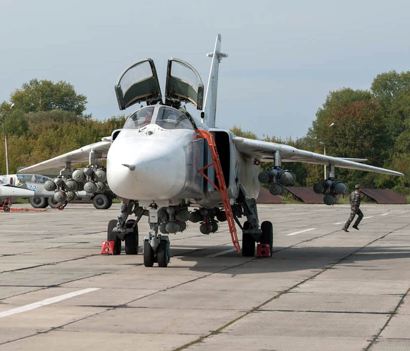 Su-24 unk-048