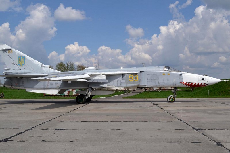 Su-24 N93-004