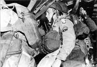 Американские парашютисты перед высадкой в Нормандии