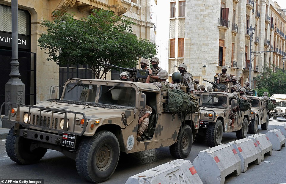 Премьер Ливана назвал причину взрыва в Бейруте 