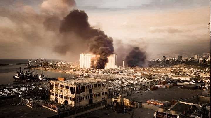 Названы три вероятные причины взрыва в Бейруте 