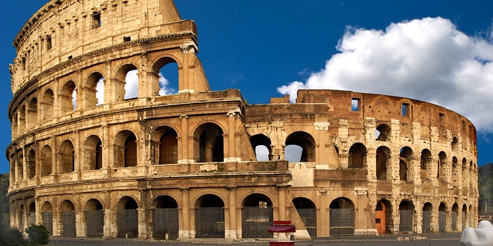 Амфитеатр Колизей в Риме
