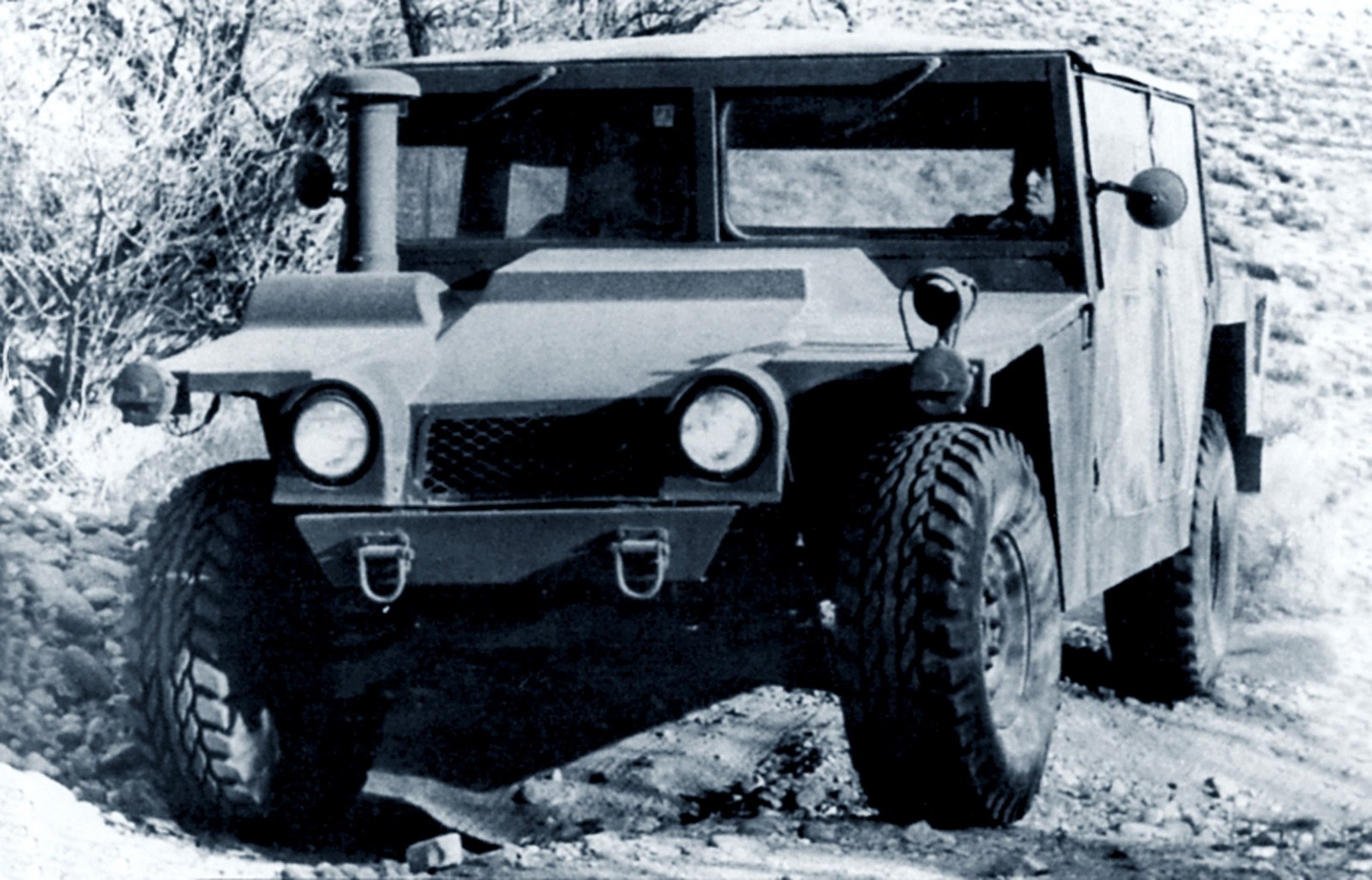Пробный небронированный 160-сильный автомобиль ХМ998. 1981 год
