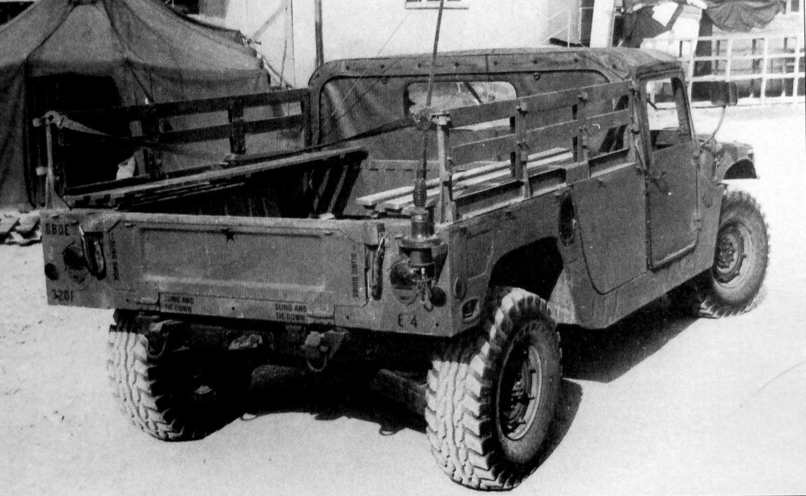 Открытый транспортный вариант М998 для доставки военнослужащих