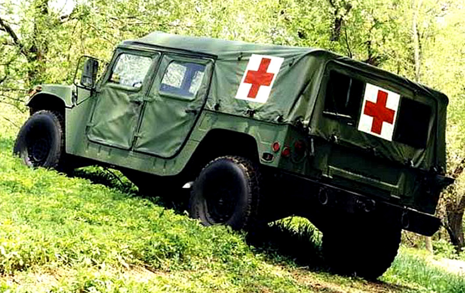 Упрощенный войсковой тентованный санитарный автомобиль M1035