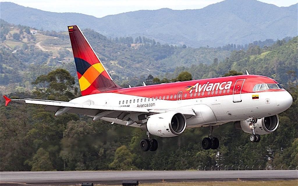 Avianca Airbus A318 at the Medellín airport, photo by Andrés Ramírez
