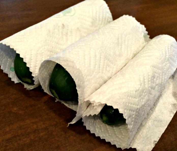 Огурцы в бумажных полотенцах