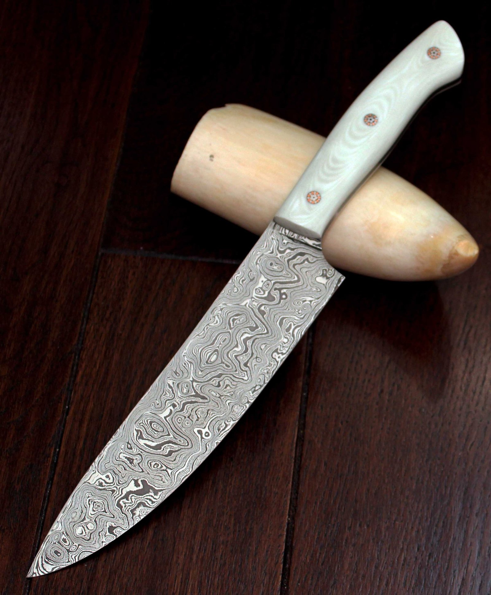 Удобный нож из Удобный нож из дамасской сталистали