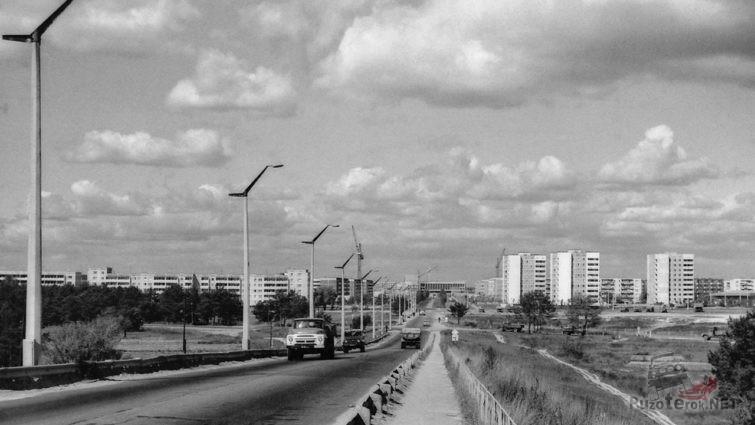 Архивное фото автотрассы через город, 1986 год