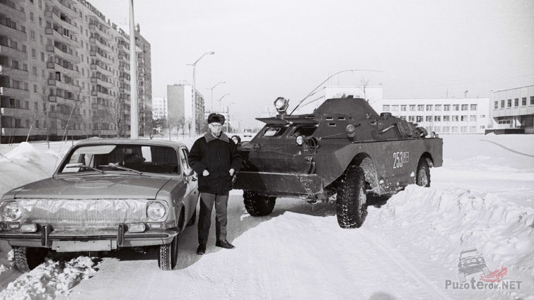 Архивное фото учёного зимой в Припяти, 1986-87
