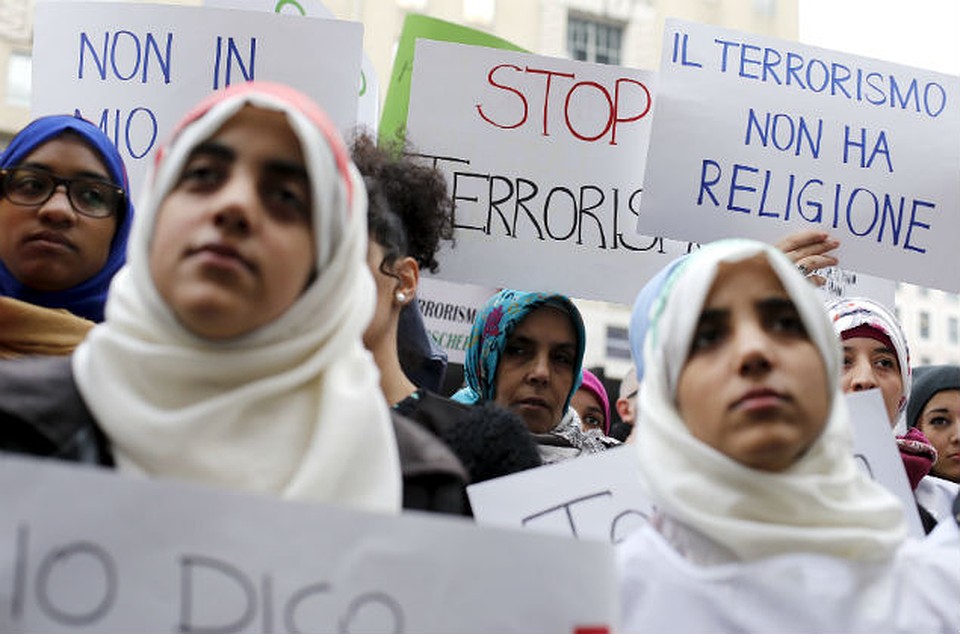 Акции проходят под лозунгом «Нет терроризму!» Фото: REUTERS