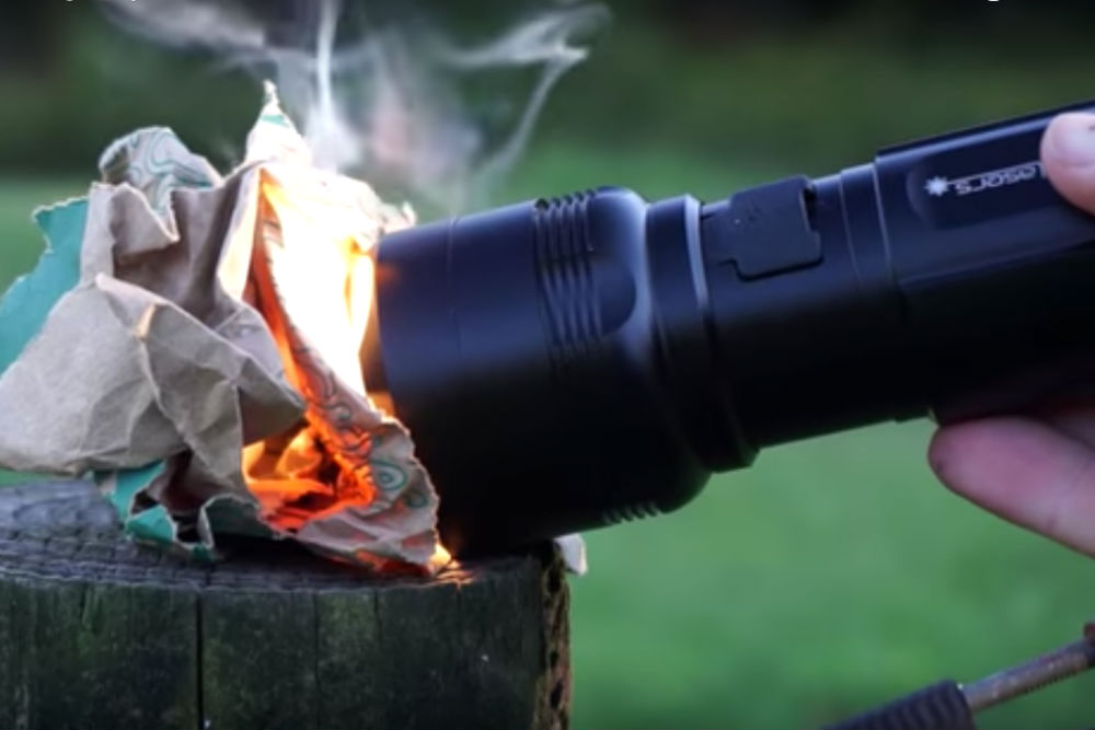 Flash Torch Mini flashlight ignites fire