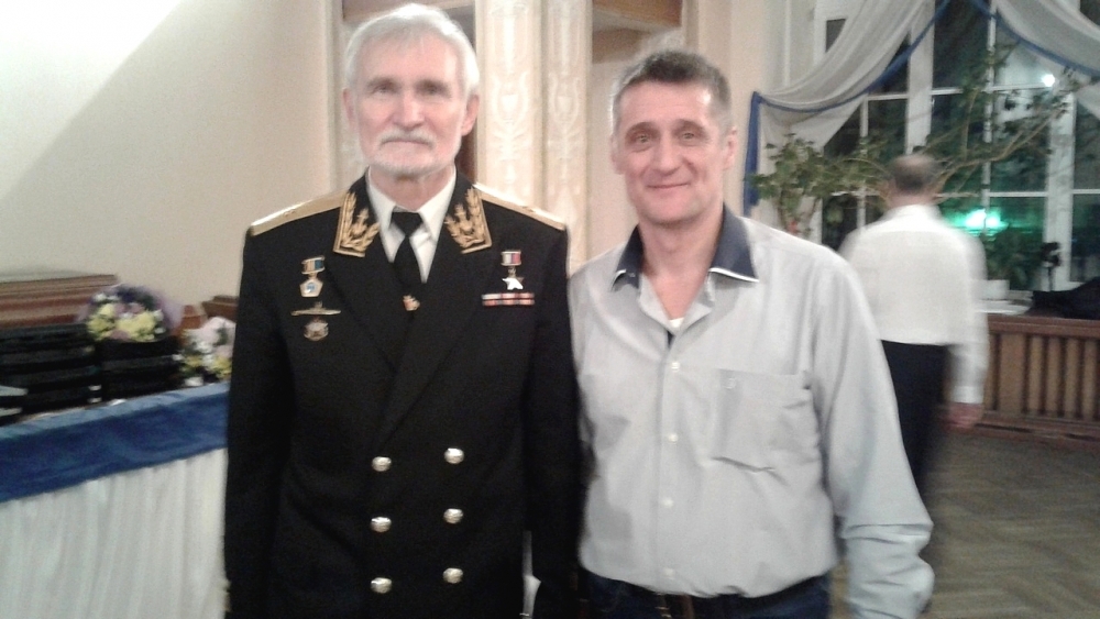 Николай с командиром - адмиралом Всеволодом Хмыровым