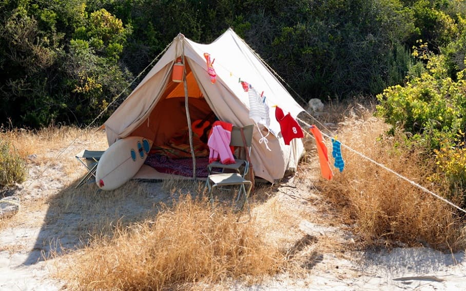 Туристическая палатка в виде домика