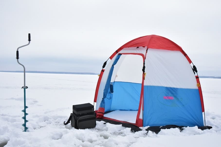 Зимняя палатка для рыбалки на льду