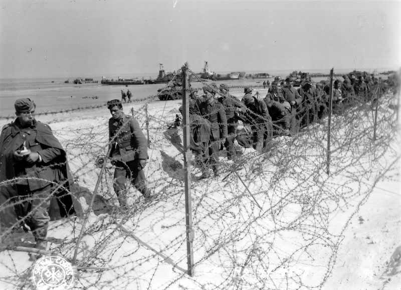 Колонна пленных немцев близ Ароманша