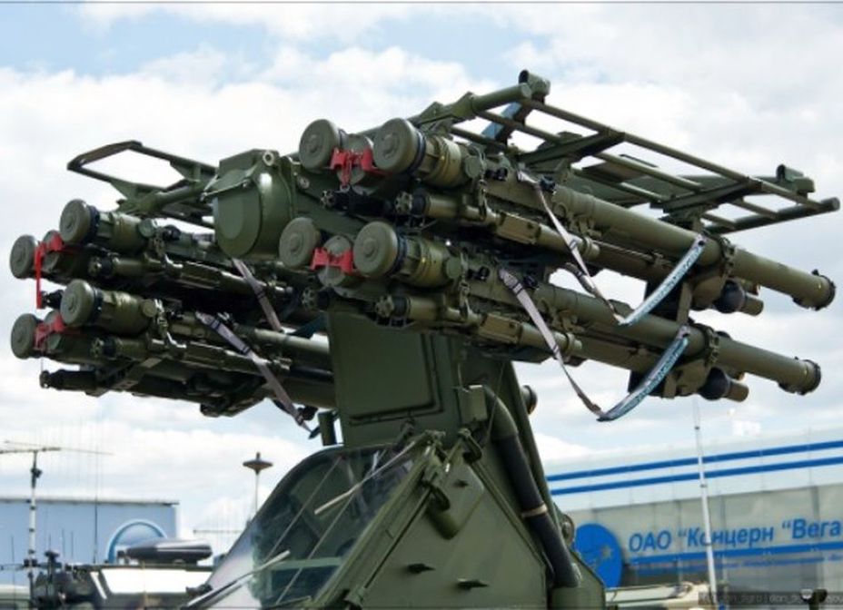 ​Пусковая установка из двенадцати зенитных ракет на шасси боевой машины "Лучник-Э" vmir.su - ПЗРК "Верба": И один в поле – воин! 