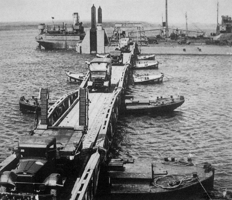 ​Корабли-блокшивы держат пирсы гавани «Малберри» - За кулисами «Оверлорда» 