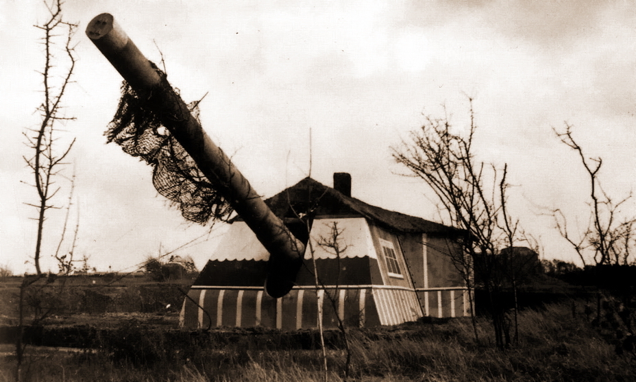 ​Закамуфлированное под дом 305-мм орудие береговой батареи «Мирус» на острове Гернси - Высадка в Нормандии: немецкий вариант 