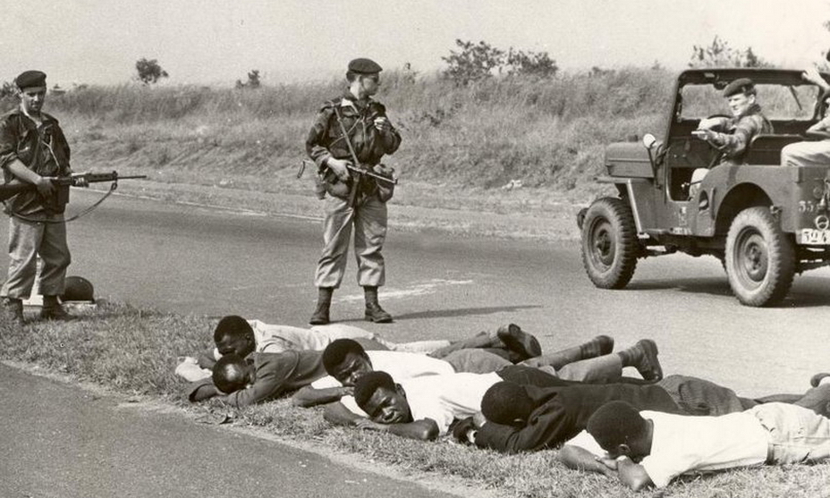 ​Наёмники охраняют захваченных повстанцев (http://www.spiegel.de) - Африканский ландскнехт 