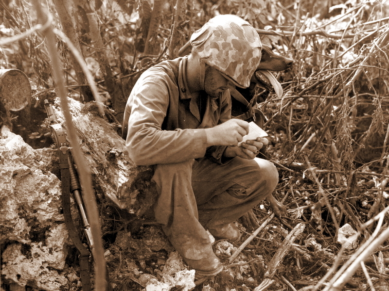 ​Американский солдат Второй мировой, вооружённый дробовиком - Инструмент для войны накоротке 