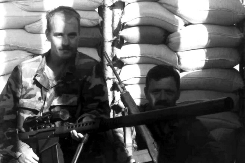 ​Бойцы «Дельты» с «тихой» версией 12,7-мм винтовки. Бейрут, 1985 год - Взлёты «Дельты» 