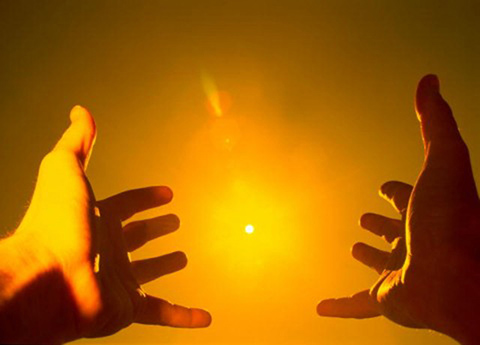 Руки протянутые солнцу, энергия ци