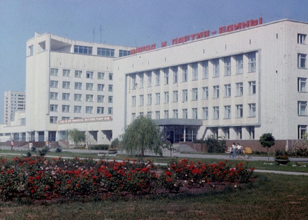 The Polissya Hotel and City Administration building