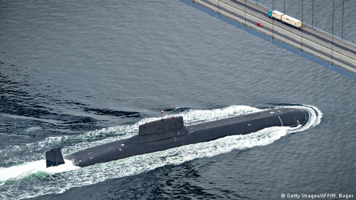 A Russian submarine sailing through Danish waters (Getty Images/AFP/M. Bager)