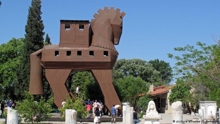 Türkei, Troja: Nachbar Trojanisches Pferd (picture-alliance /T. Schulze)