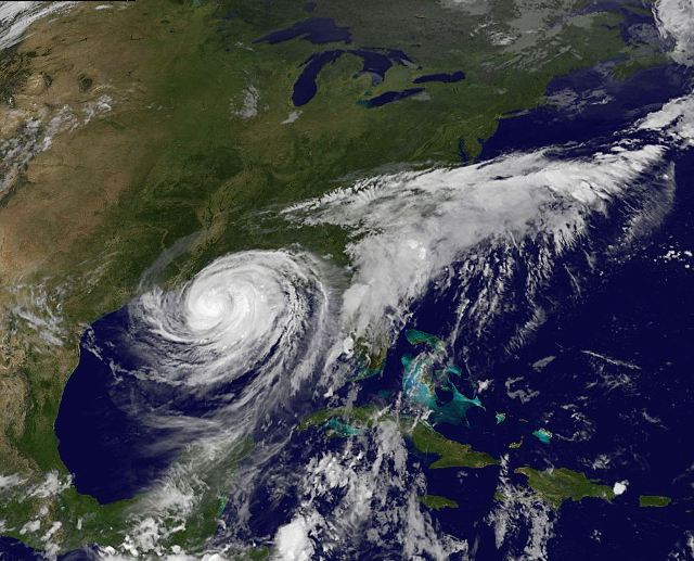 Почему ураганам дают женские имена?