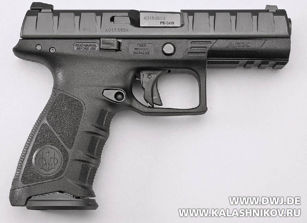 Пистолет Beretta APX. Вид справа. Журнал Калашников. DWJ